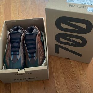 Yeezy 700 copper brand New